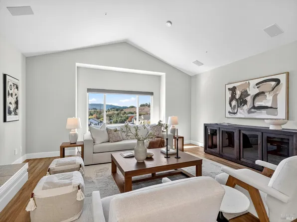143 Village Oaks Court, Healdsburg, CA 95448