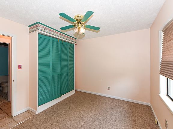 2nd image of 2401 Southview Dr