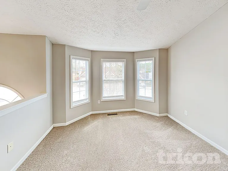 126 Remington Place Dr — Photo 2