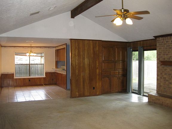 4th image of 2804 Wilderness Dr S