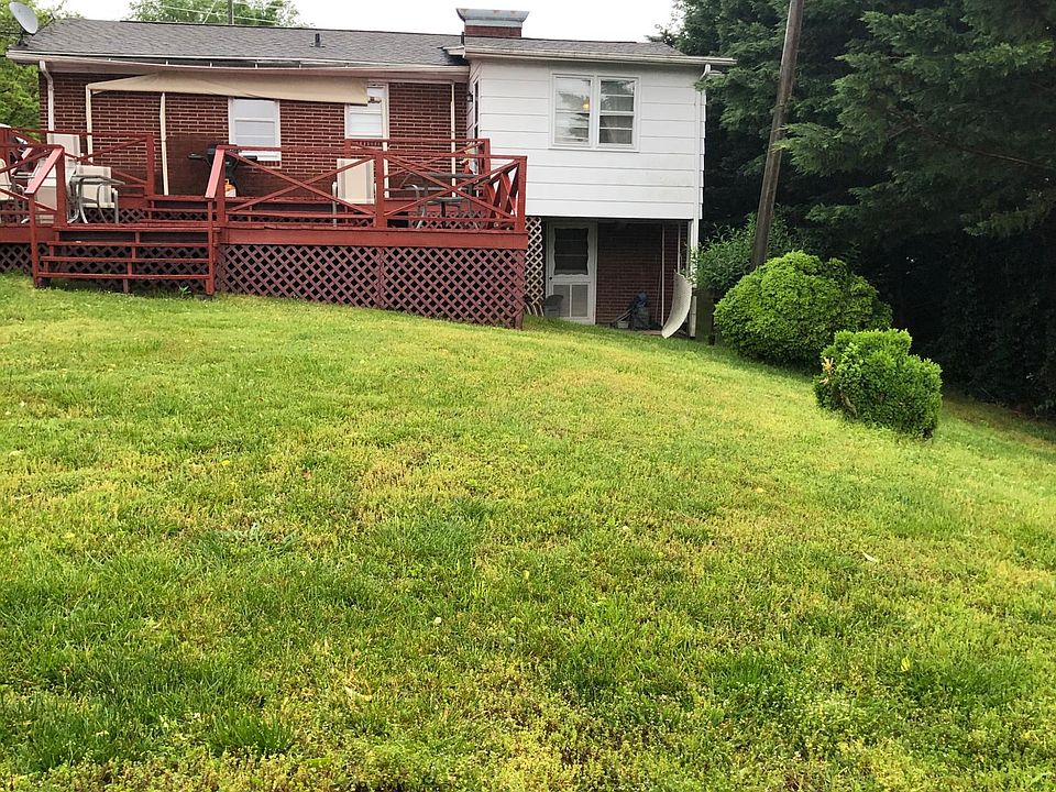 2nd image of 724 Rockford St