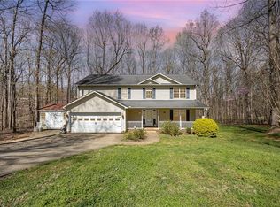 215 Blakes Ct, Thomasville, NC 27360