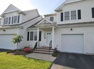 10 Dover Dr, Burlington, MA 01803