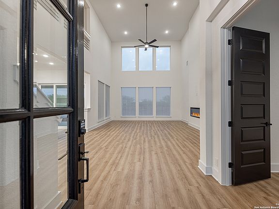 2nd image of 433 Westmont