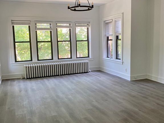 2nd image of 3656 N Claremont Ave Unit 2