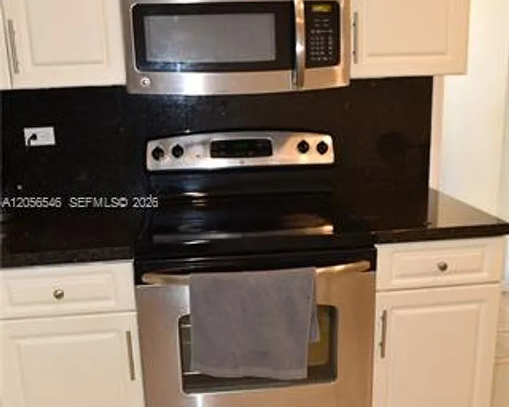5555 Collins Avenue Cu #8K — Photo 30