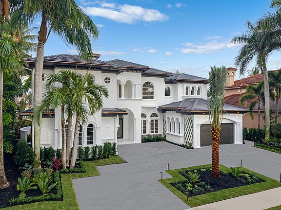 3rd image of 784 Harbour Isle Place