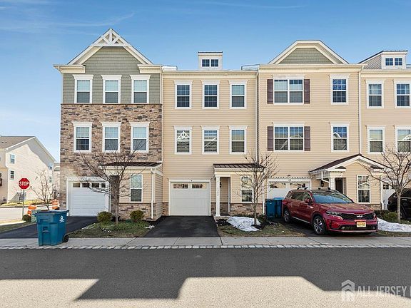 2nd image of 1302 Hights Farm Rd N