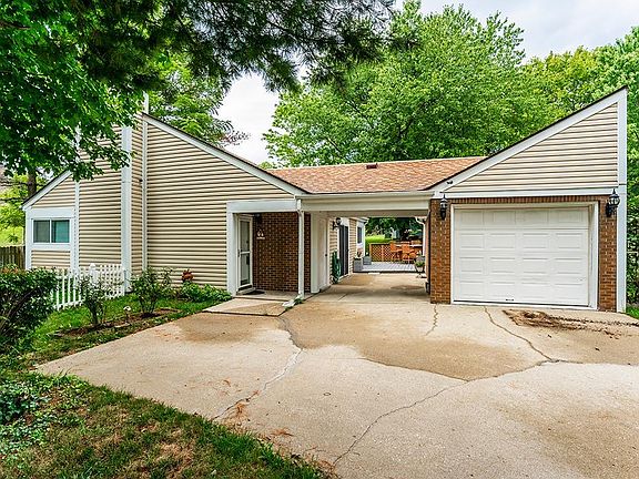 2nd image of 204 Shadow Wood Pl