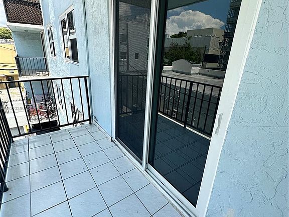 4th image of 720 Collins Ave APT 309