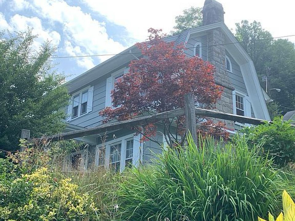 1st image of 54 Pine Ave