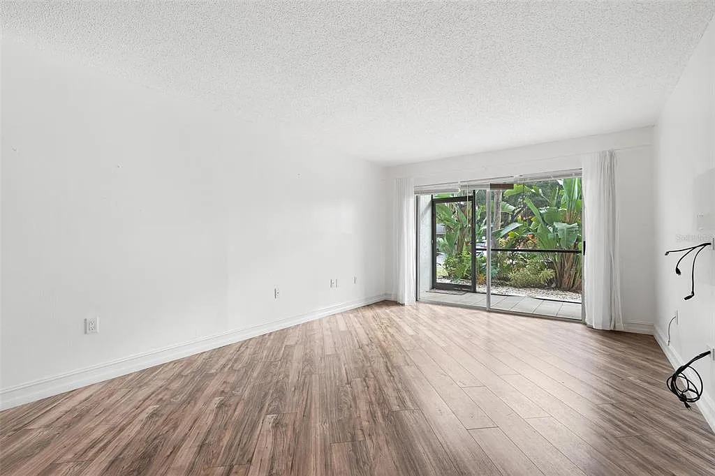 2 bed, 2.0 bath, 964 sqft, $1,500 — Photo 4