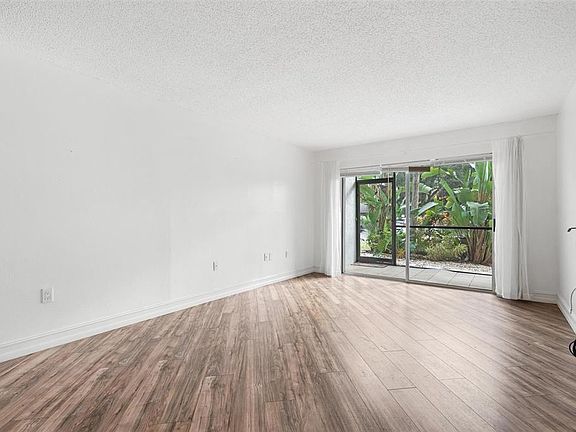 4th image of 3223 Beneva Rd Unit 101