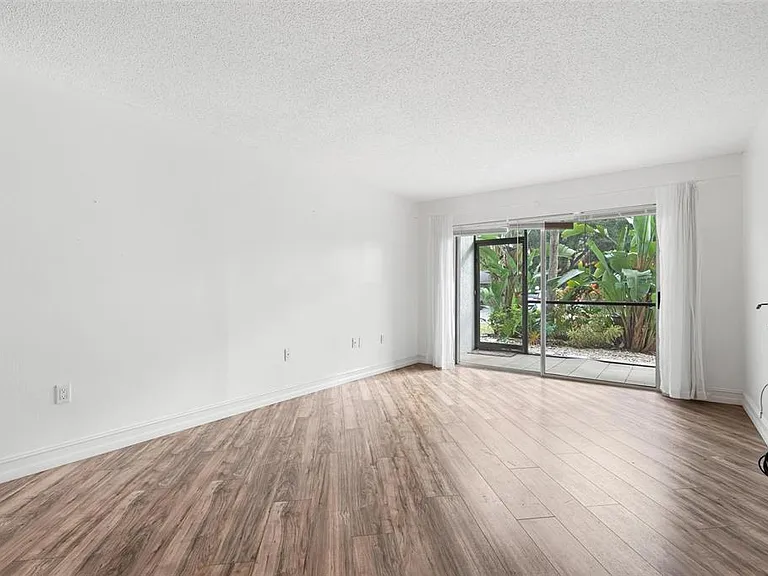 3223 Beneva Rd #101 — Photo 4
