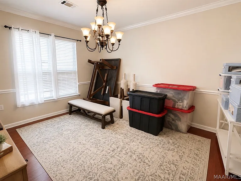 1077 Poplar St — Photo 7