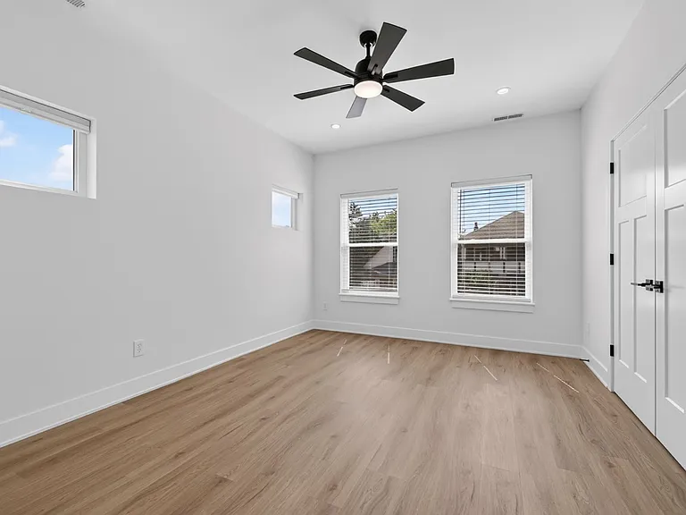 2437 Guilford Ave — Photo 15