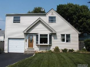 29 Stowe Ave, Babylon, NY 11702