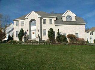 34 Millers Brook Dr, Cumberland, RI 02864