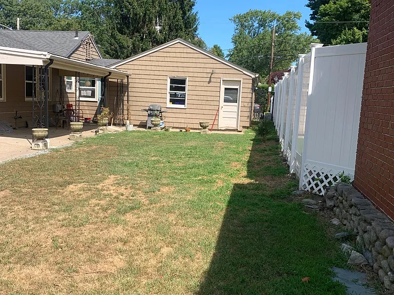 652 East Ave — Photo 4