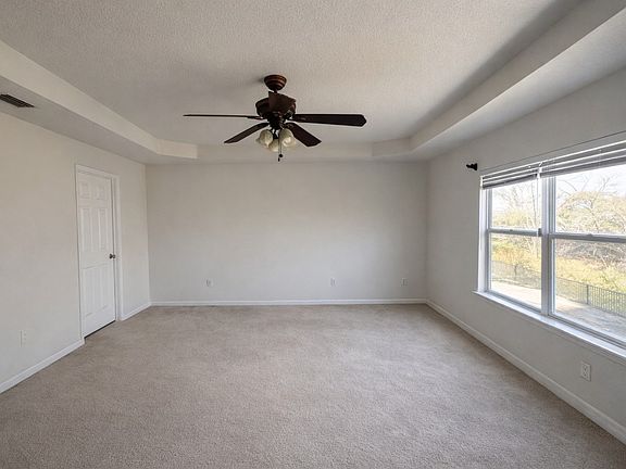 3rd image of 4816 Parkhurst Pl