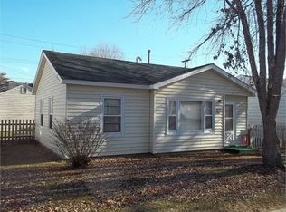 819 N 2nd St, Guttenberg, IA 52052