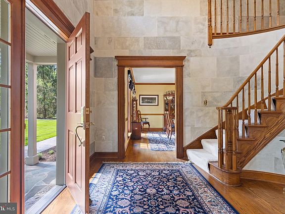 5th image of 1653 Waterglen Dr