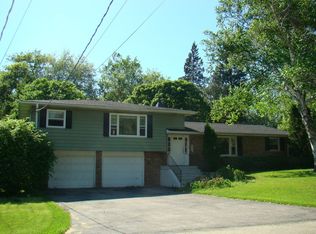 90 Pine Ct, Crystal Lake, IL 60014