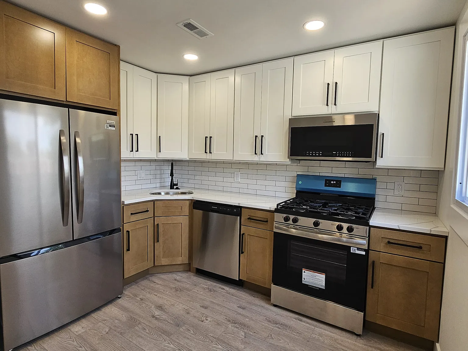 3 bed, 1.5 bath, 1550 sqft, $2,450 — Photo 1