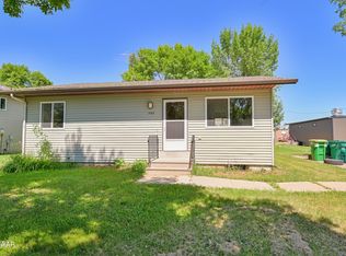 568 4th St SE, Mayville, ND 58257