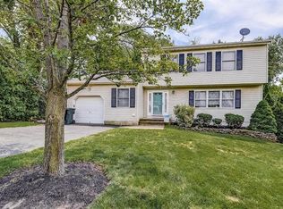3 Windsor Ct, Hazlet, NJ 07730