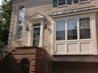 8938 Barrowgate Ct, Potomac, MD 20854