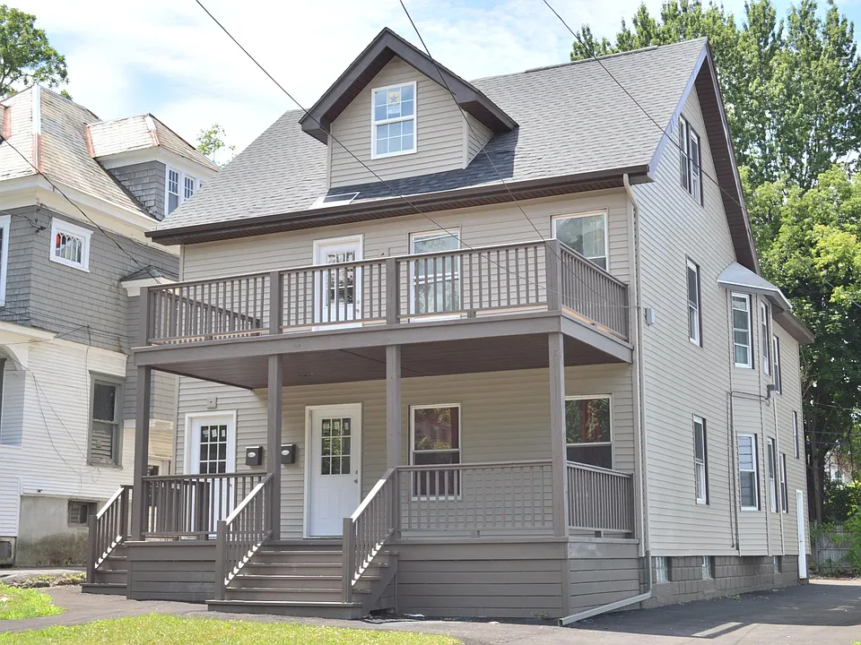 928 Ackerman Ave
