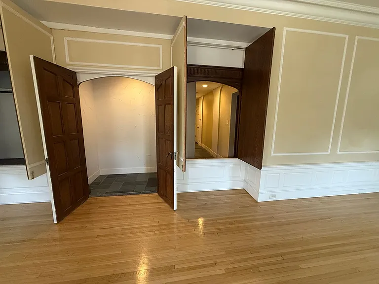 Cass Street Apartments — Photo 17