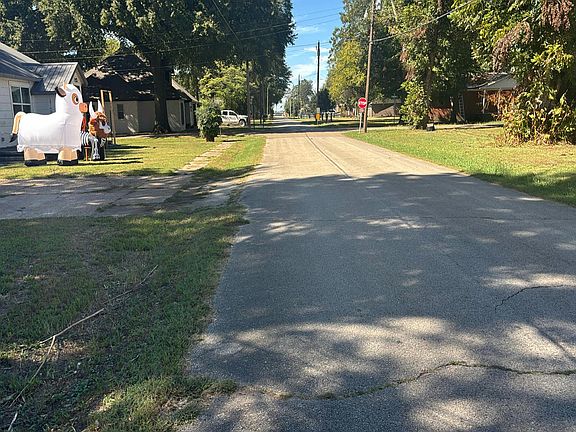 4th image of 402 Fisher Ave
