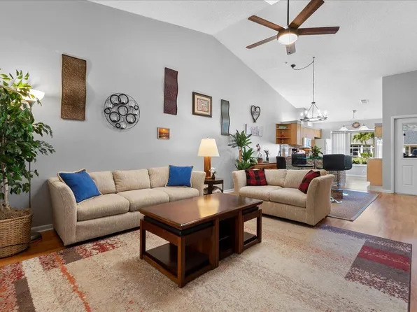 8182 SE Fox Hill Place, Hobe Sound, FL 33455