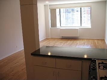 5th image of 211 W 71st St APT 6B