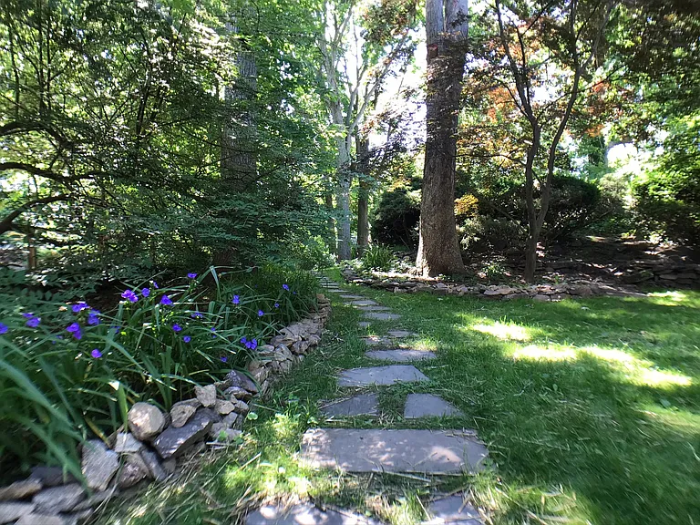77 Myrtle Blvd — Photo 27