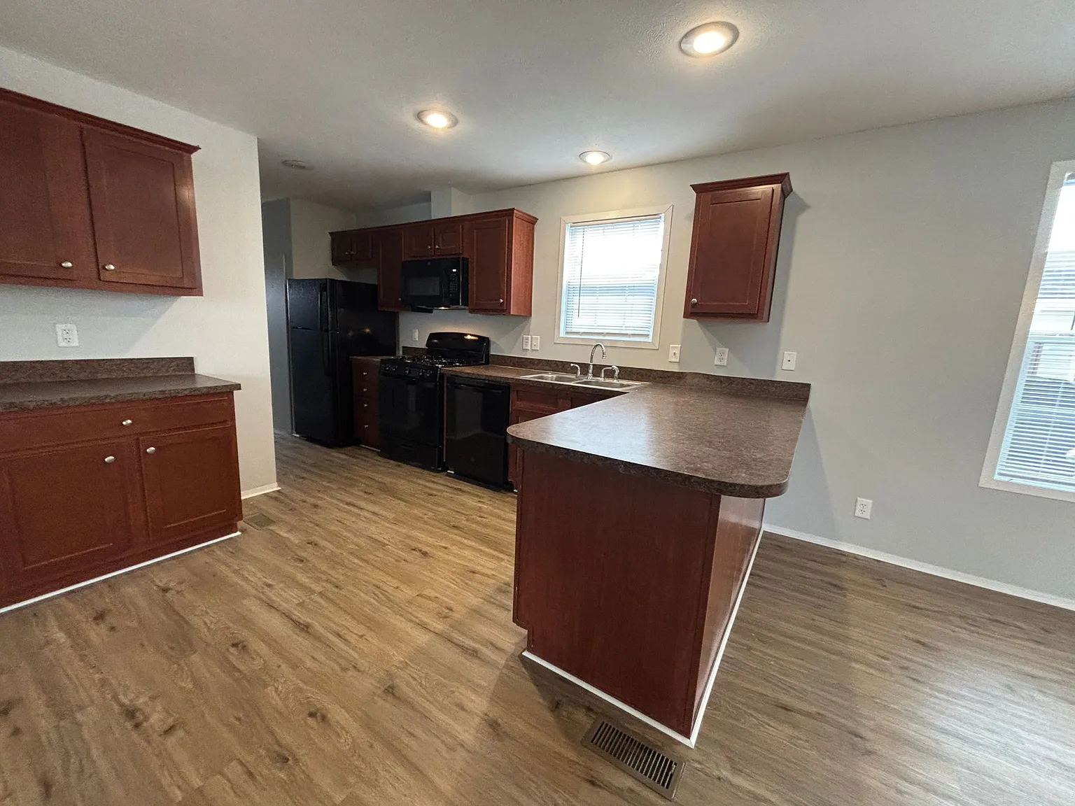 9843 Townsquare Blvd #8 photo 1