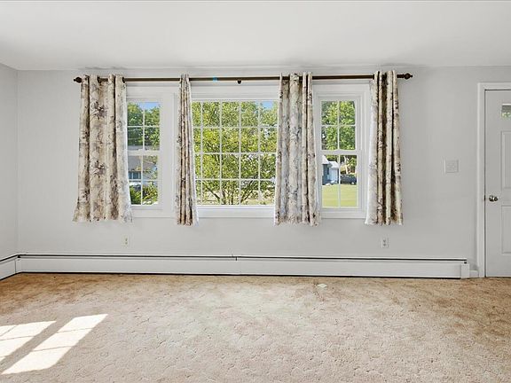 3rd image of 35 Hillside Road