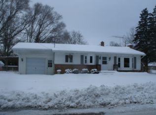 526 Hunt St, Lowell, MI 49331