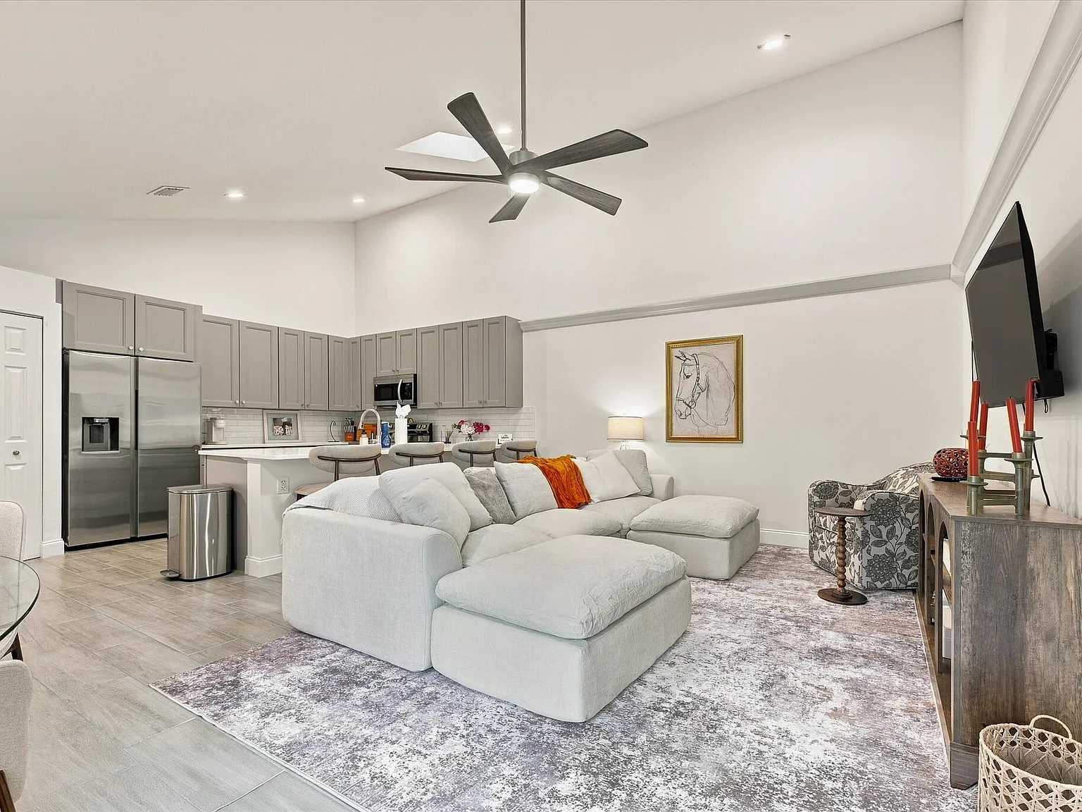 3 bed, 2.0 bath, 1300 sqft, $7,500 — Photo 4