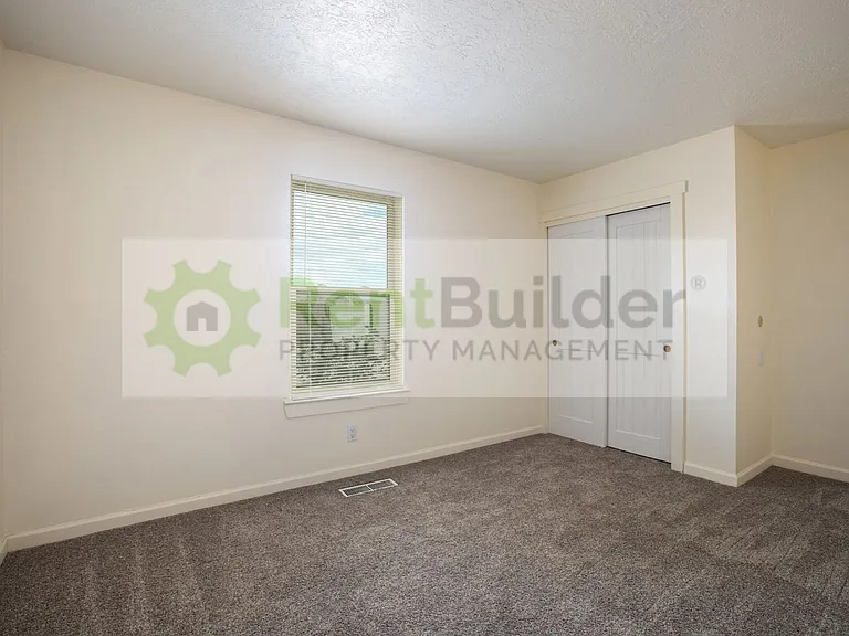 10101 La Paz Dr NW — Photo 2