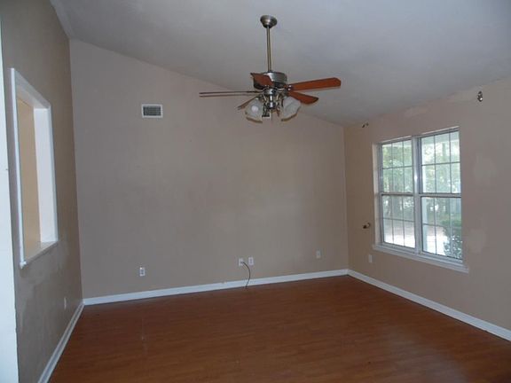 5th image of 104 Eastgate Way