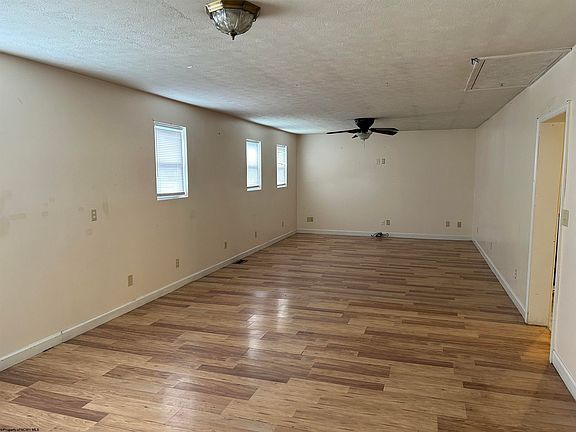 4th image of 325 E Brockway Ave