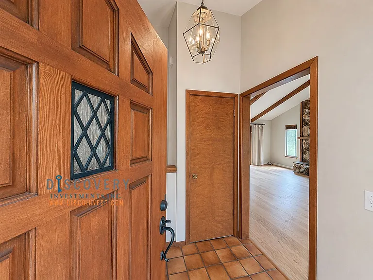 1188 Glencourt Dr — Photo 3