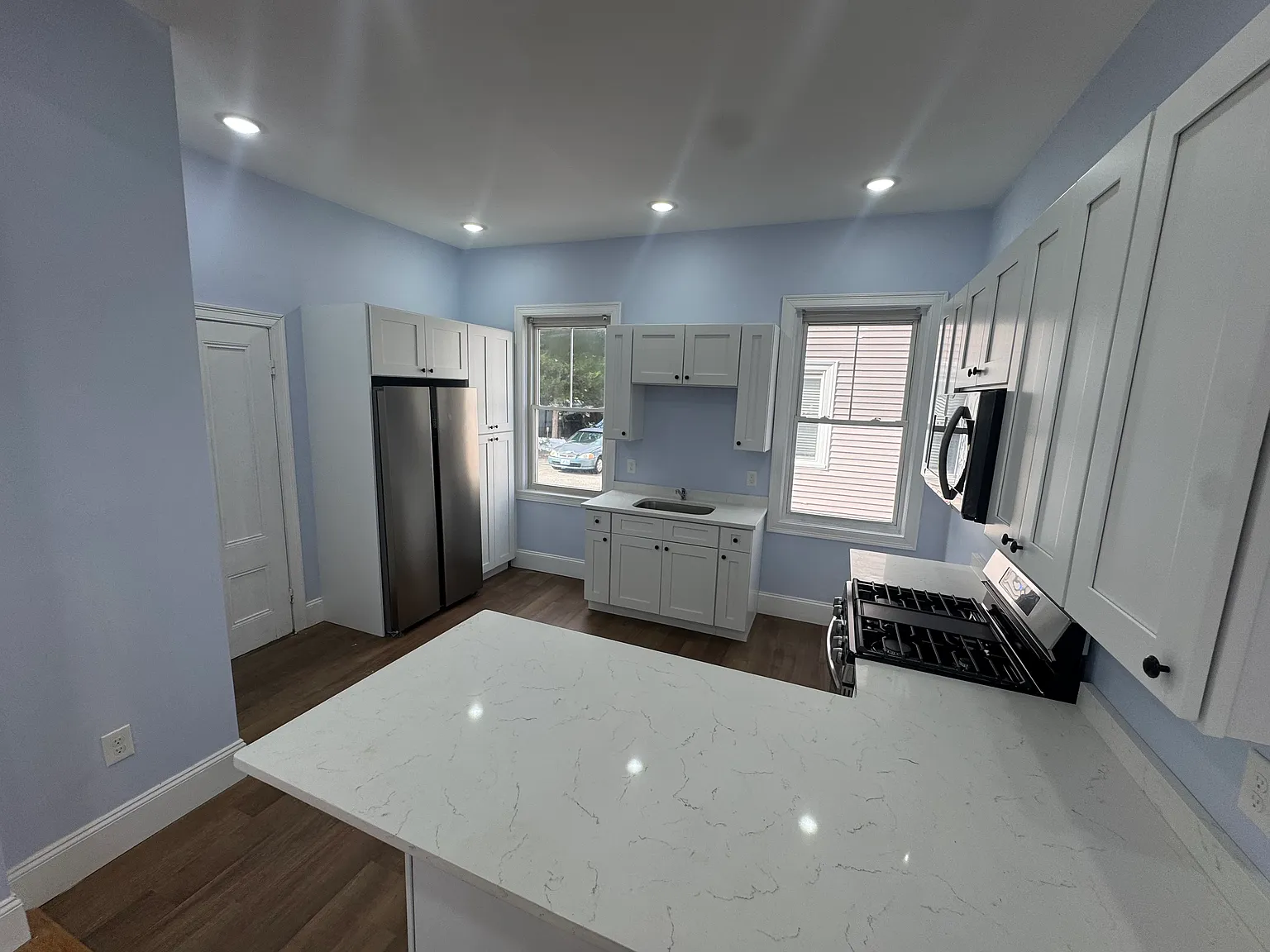 3 bed, 1200 sqft, $2,500 — Photo 4