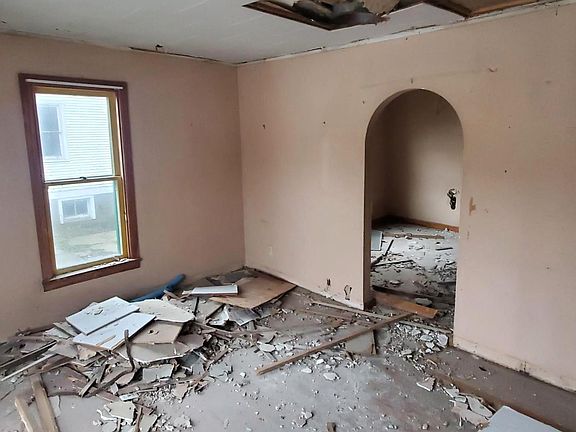 2nd image of 315 Leonard St