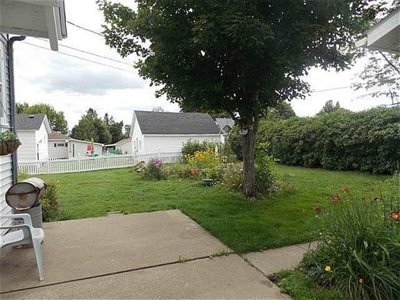 2nd image of 704 Stambaugh Ave