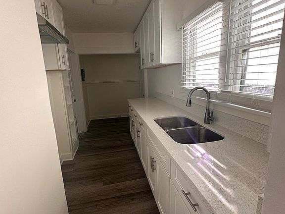 3rd image of 435 Rose Ave #16