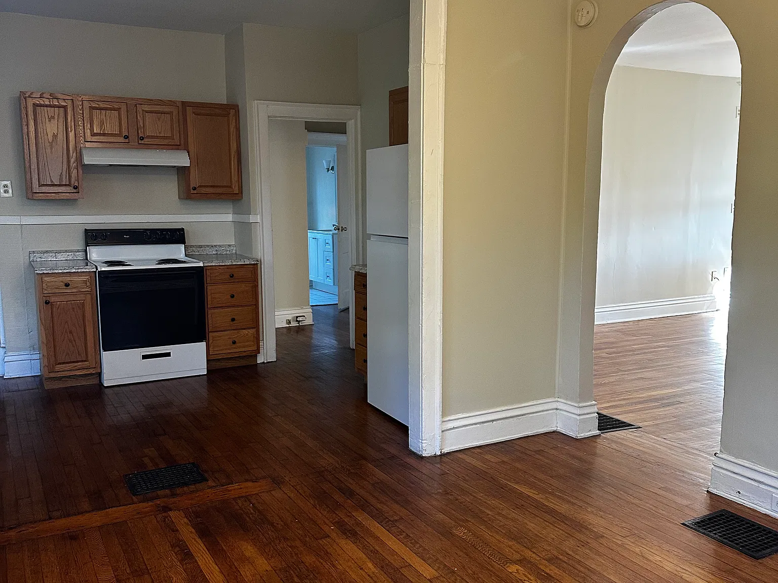3 bed, 1.5 bath, 1800 sqft, $1,500 — Photo 3